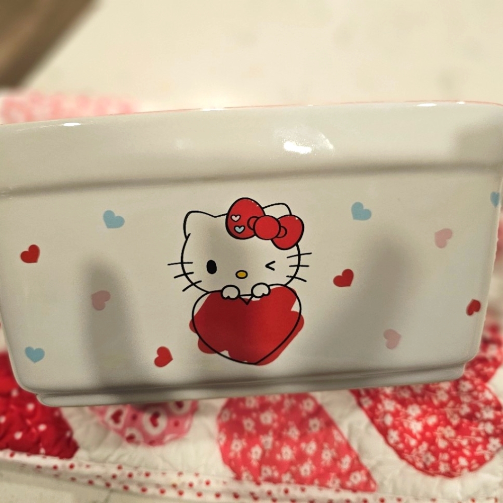 Hello Kitty Valentine Loaf Pan